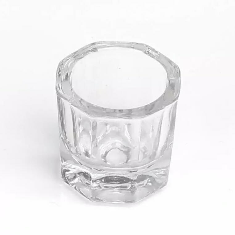 MAXYMOVA MAXYMOVA LamiPad on loodud ilutegijatele, kes teostavad kulmude lamineerimist ja ripsmete lash lifti. LamiPad on varustatud kaheksa auguga, kuhu saab manustada emulsioone, puhastusvahtu ja liimi, võimaldades mitut toodet korraga hoiustada. See omadus muudab ilutegijatele protseduuride teostamise kiiremaks ja mugavamaks. Lisaks sellele on LamiPad mugav abivahend ka kulmuhoolduste teostamisel, kuna saab selles hoida näiteks vatipatju, puhastusvahtu ja kulmuvärvi. Keskkonnasõbralik kõrgekvaliteetne silikoon võimaldab teil seda toodet korduvalt kasutada. Pomello