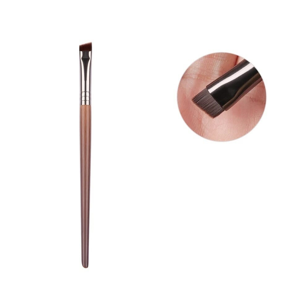 MAXYMOVA MAXYMOVA LamiPad on suunniteltu kosmetologille, joka suorittaa kulmakarvojen laminointia ja ripsien kohotusta. LamiPad on varustettu kahdeksalla reiällä, joihin voidaan levittää emulsioita, puhdistusvaahtoa ja liimaa, jolloin useita tuotteita voidaan säilyttää samanaikaisesti. Tämä ominaisuus tekee toimenpiteistä nopeampia ja kätevämpiä kosmetologille. Lisäksi LamiPad on kätevä apuväline myös kulmakarvojen hoitoon, sillä siihen mahtuu esimerkiksi vanulappuja, puhdistusvaahtoa ja kulmakarvojen väriainetta. Ympäristöystävällinen korkealaatuinen silikoni mahdollistaa tämän tuotteen toistuvan käytön. Pomello